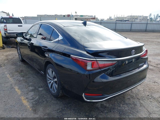 Lexus ES 300H 2020 58AD21B15LU004540 Image 3
