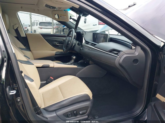 Lexus ES 300H 2020 58AD21B15LU004540 Image 5