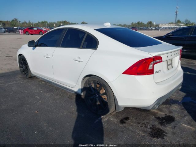 2017 VOLVO S60 YV126MFL8H2425539 Photo 2
