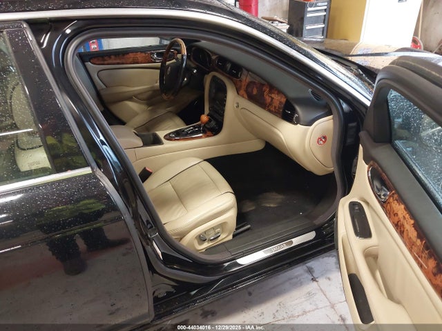 2009 JAGUAR XJ SAJWA79B79SH31633 Photo 4