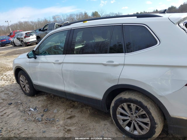 44034180 :رقم المزاد ، 3VV2B7AX5JM002950 vin ، 2018 Volkswagen Tiguan 2.0t Se/2.0t Sel مزاد بيع