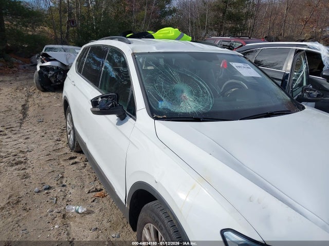 44034180 :رقم المزاد ، 3VV2B7AX5JM002950 vin ، 2018 Volkswagen Tiguan 2.0t Se/2.0t Sel مزاد بيع