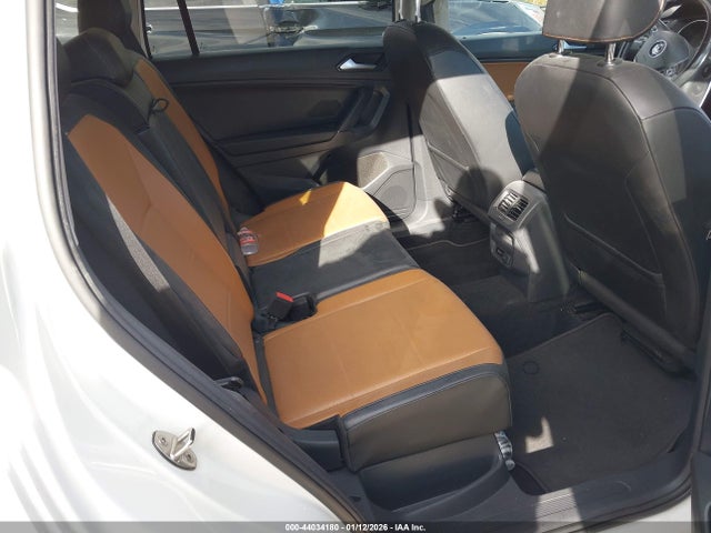 44034180 :رقم المزاد ، 3VV2B7AX5JM002950 vin ، 2018 Volkswagen Tiguan 2.0t Se/2.0t Sel مزاد بيع