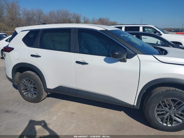 5N1BT3AB6RC746316 Nissan Rogue S Intelligent Awd