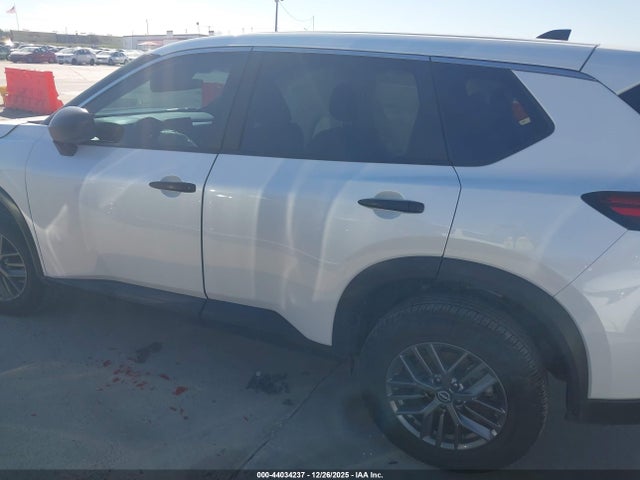 5N1BT3AB6RC746316 Nissan Rogue S Intelligent Awd