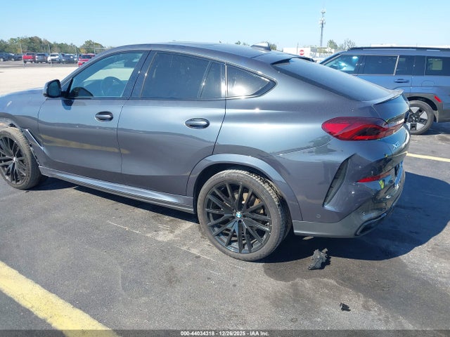 2022 BMW X6 5UXCY6C05N9M69655 Photo 2