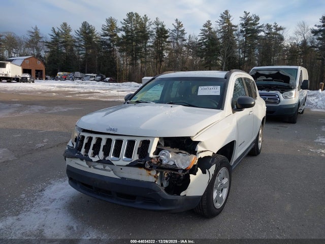 Jeep Compass Sport 2014 1C4NJCBA2ED882749 Image 2
