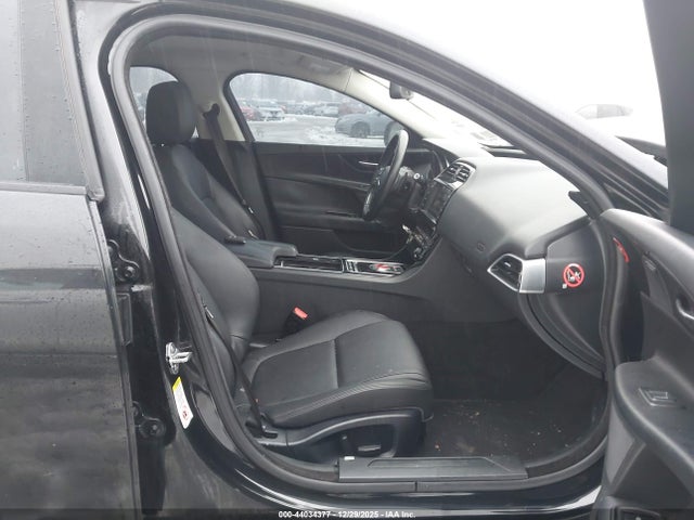 2018 JAGUAR XE SAJAJ4EV5JCP21848 Photo 4