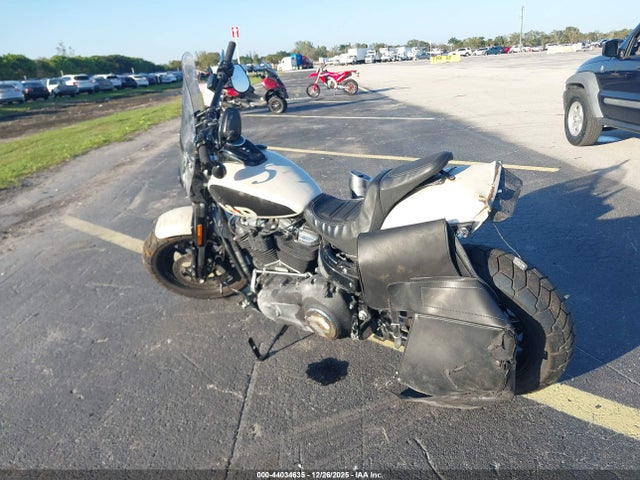 2022 HARLEY-DAVIDSON FXFBS 1HD1YLK14NB010688 Photo 2