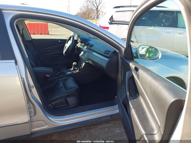44034858 :رقم المزاد ، WVWJK73C98P049519 vin ، 2008 Volkswagen Passat Turbo مزاد بيع