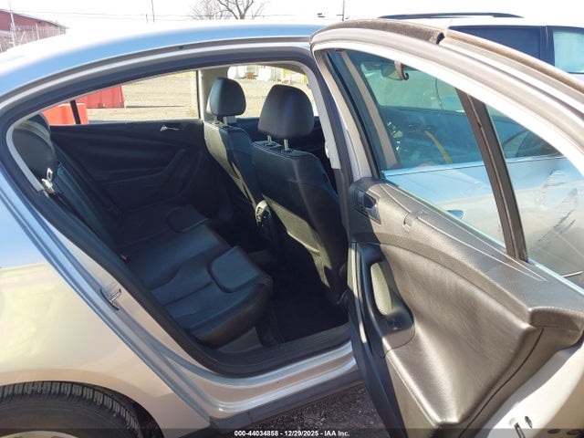 44034858 :رقم المزاد ، WVWJK73C98P049519 vin ، 2008 Volkswagen Passat Turbo مزاد بيع