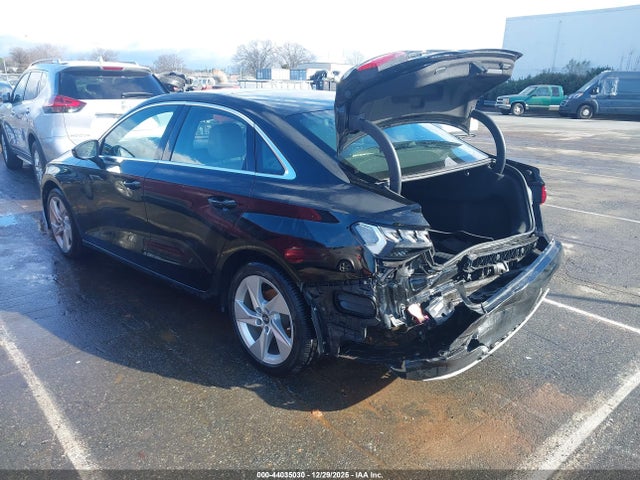 2022 AUDI A3 WAUAUDGY2NA029168 Photo 2