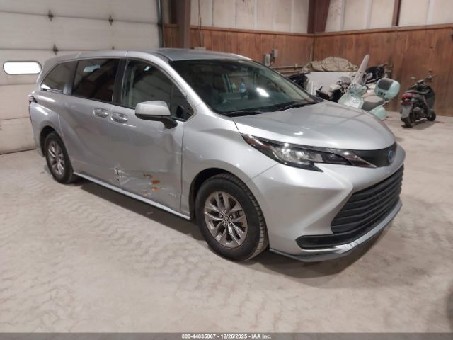 2021 TOYOTA SIENNA 5TDKRKEC1MS064807