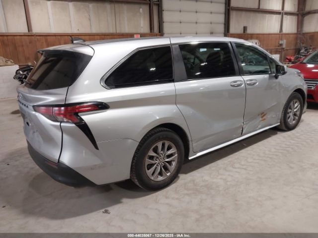 2021 TOYOTA SIENNA 5TDKRKEC1MS064807 Photo 3