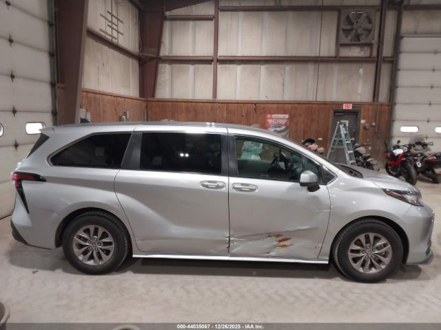 2021 TOYOTA SIENNA 5TDKRKEC1MS064807 Photo 5