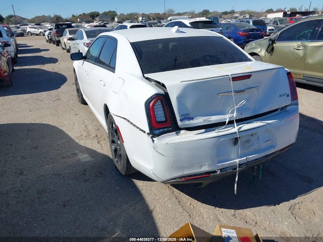 2019 CHRYSLER 300 2C3CCAGG3KH586466 Photo 2