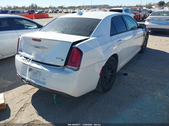 2019 CHRYSLER 300 2C3CCAGG3KH586466 Photo 3