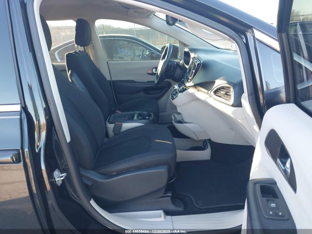 2019 CHRYSLER PACIFICA 2C4RC1FG7KR681386 Photo 4