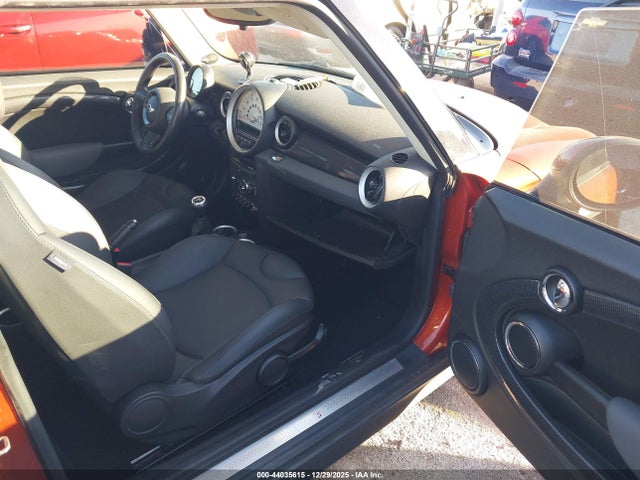 2011 MINI COOPER S WMWSV3C5XBTY23987 Photo 4