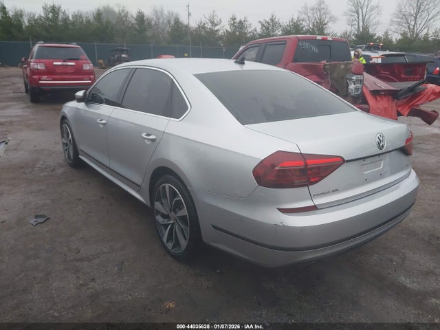 2017 VOLKSWAGEN PASSAT 1VWCT7A30HC038583 Photo 2