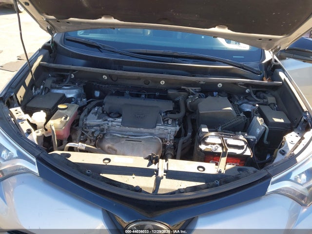 2T3NFREV7GW309807 Toyota RAV4 SE