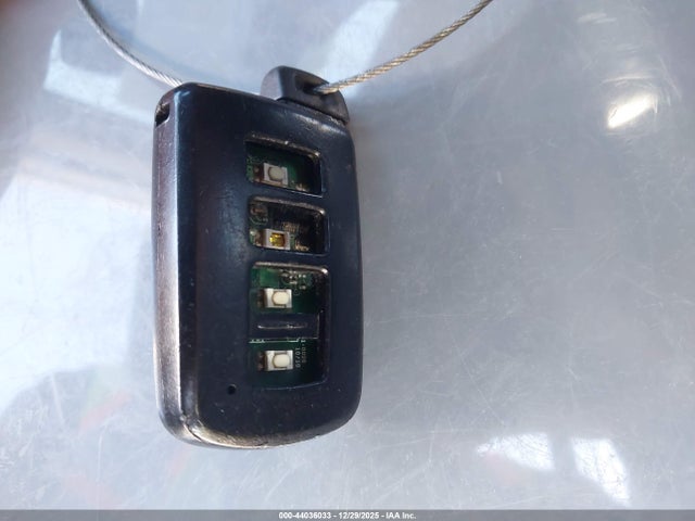 2T3NFREV7GW309807 Toyota RAV4 SE