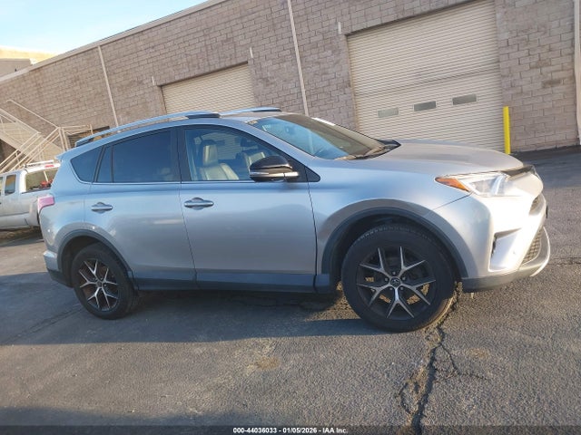2T3NFREV7GW309807 Toyota RAV4 SE