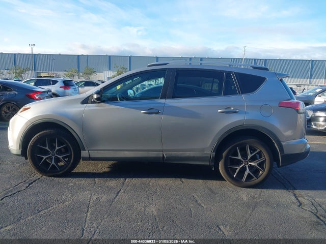 2T3NFREV7GW309807 Toyota RAV4 SE