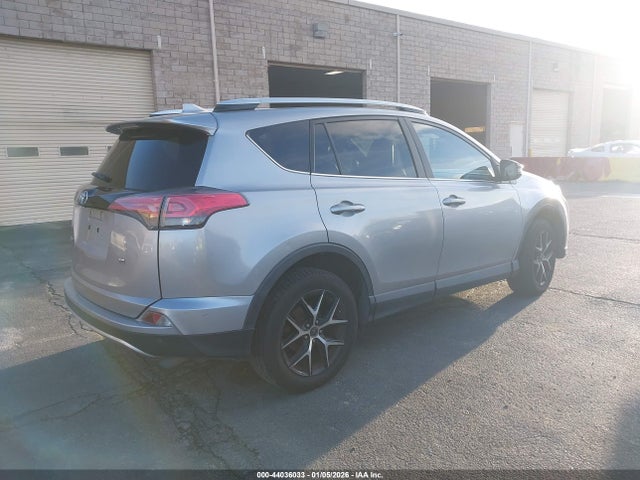 2T3NFREV7GW309807 Toyota RAV4 SE