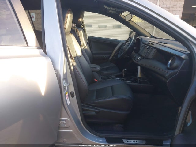 2T3NFREV7GW309807 Toyota RAV4 SE