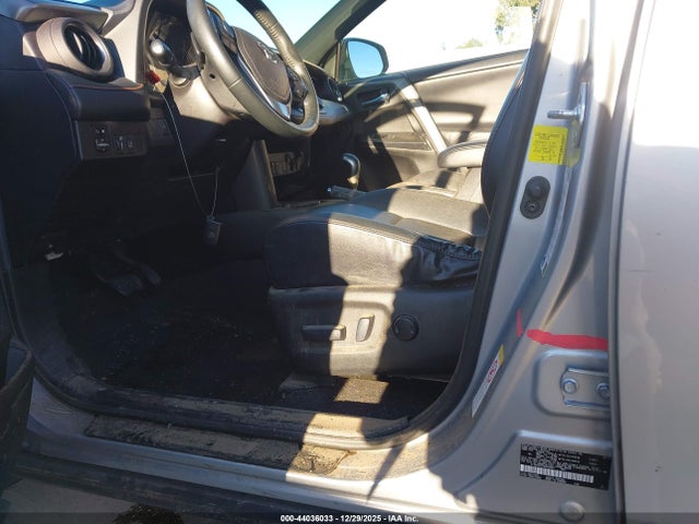 2T3NFREV7GW309807 Toyota RAV4 SE