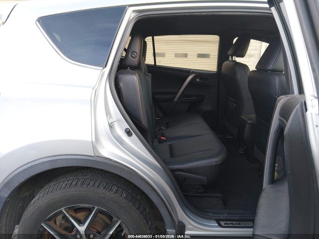 2T3NFREV7GW309807 Toyota RAV4 SE