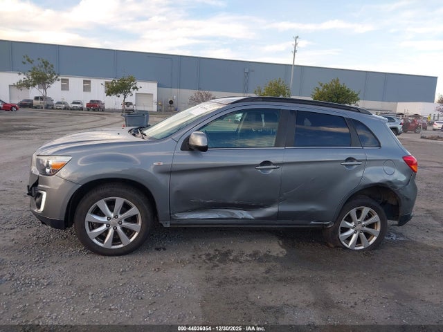 4A4AP4AU8FE033082 Mitsubishi Outlander Sport Se