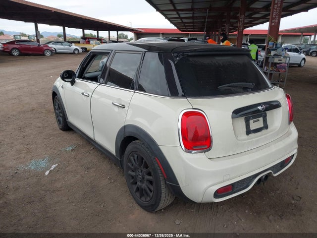 2015 MINI HARDTOP WMWXU3C54F2B65946 Photo 2
