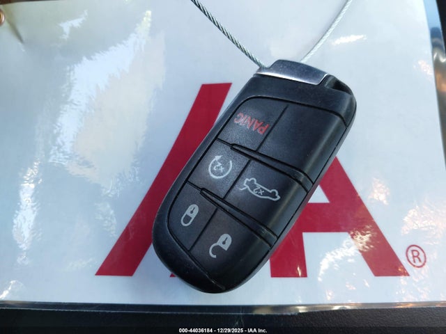 Chrysler 200 C 2015 1C3CCCCBXFN680170 Image 11