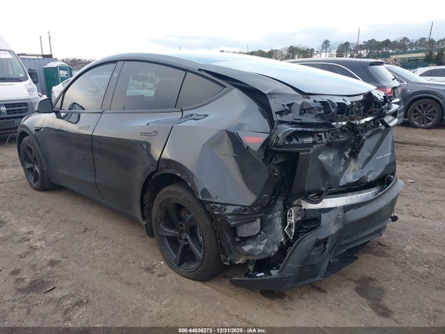 2026 TESLA MODEL Y 7SAYGDEE3TF339998 Photo 2