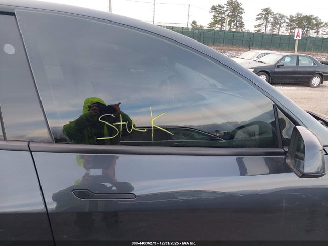 2026 TESLA MODEL Y 7SAYGDEE3TF339998 Photo 4