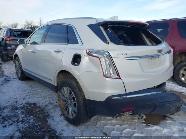 2018 CADILLAC XT5 1GYKNCRS4JZ242555 Photo 2