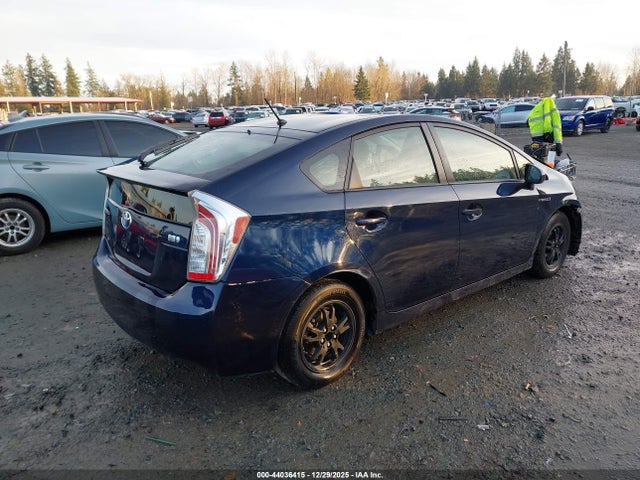 JTDKN3DU5F1987402 Toyota Prius Two