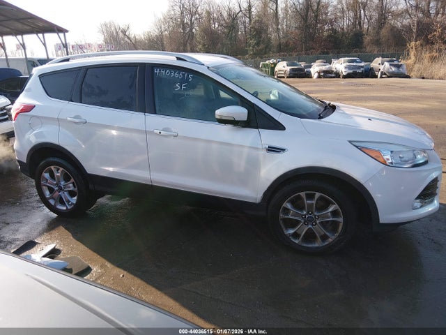 44036515 :رقم المزاد ، 1FMCU9J92FUC86160 vin ، 2015 Ford Escape Titanium مزاد بيع