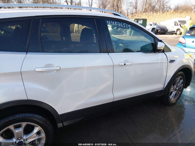 44036515 :رقم المزاد ، 1FMCU9J92FUC86160 vin ، 2015 Ford Escape Titanium مزاد بيع