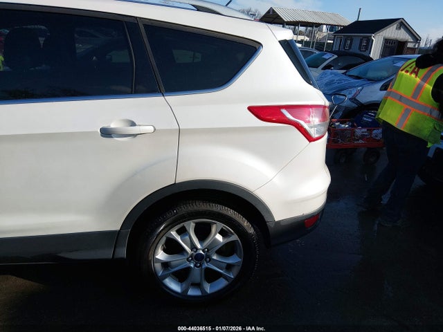 44036515 :رقم المزاد ، 1FMCU9J92FUC86160 vin ، 2015 Ford Escape Titanium مزاد بيع
