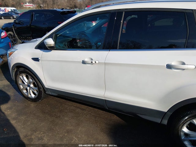 44036515 :رقم المزاد ، 1FMCU9J92FUC86160 vin ، 2015 Ford Escape Titanium مزاد بيع