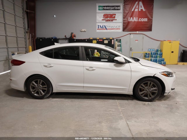 5NPD84LF0JH324880 Hyundai ELANTRA SEL