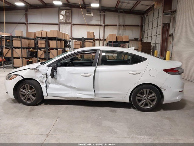 5NPD84LF0JH324880 Hyundai ELANTRA SEL