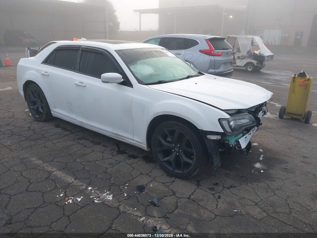2022 Chrysler 300 S მანქანა იყიდება აუქციონზე, vin: 2C3CCABG1NH184456, აუქციონის ნომერი: 44036573