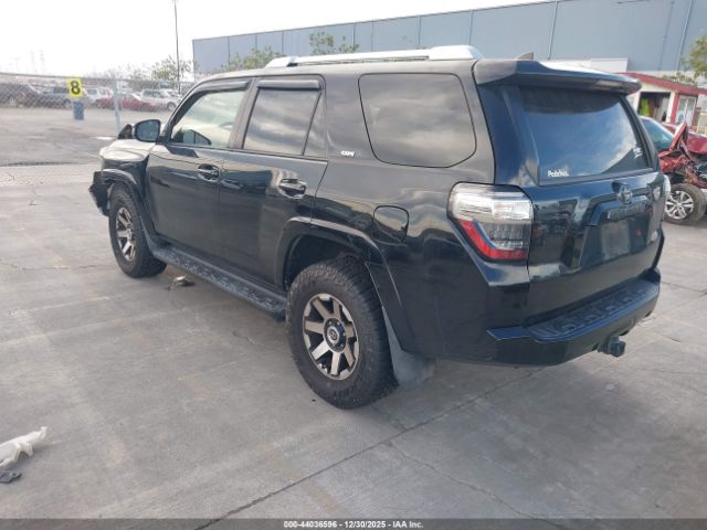 2017 TOYOTA 4RUNNER JTEBU5JR7H5439665 Photo 2