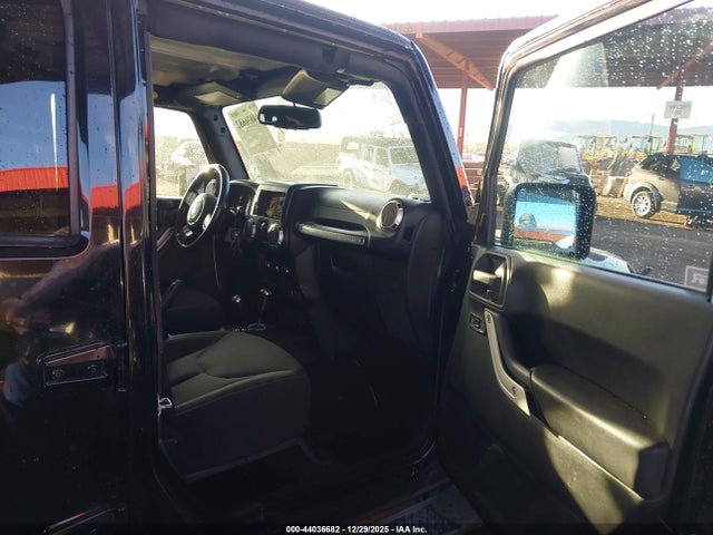 1C4BJWEG6GL141775 Jeep Wrangler Unlimited Sahara