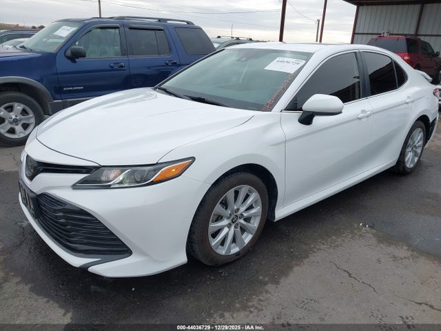 Toyota CAMRY LE 2020 4T1C11AK3LU984141 Image 2
