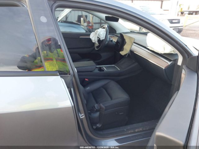2024 TESLA MODEL Y 7SAYGDEF8RF113814 Photo 4